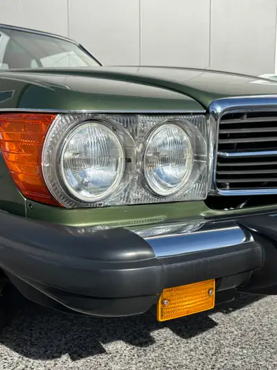 Mercedes-Benz SL 380 — Roadster mythique 1984, 16500 km seulement, version US rare — Miniatura 23