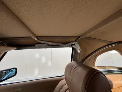 Mercedes-Benz SL 380 — Roadster mythique 1984, 16500 km seulement, version US rare — Miniatura 27