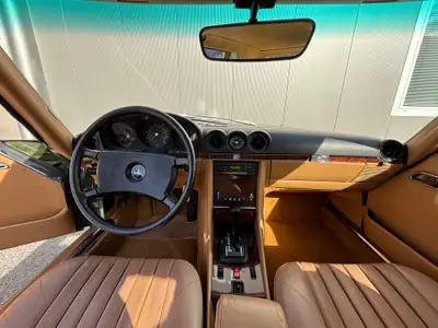 Mercedes-Benz SL 380 — Roadster mythique 1984, 16500 km seulement, version US rare — Miniatura 30