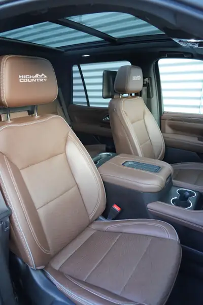 Chevrolet Tahoe High Country 6.2 AWD — SUV 7 places muscular, 426 ch, entretien neuf — Miniature 9