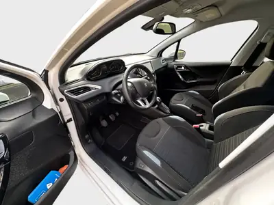 Peugeot 208 1.6 VTI Allure — Citadine fiable, 44'000 km, entretien optimal — intérieur
