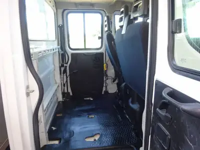 IVECO Daily 35 S 15 DK — Châssis-cabine diesel robuste, 104 100 km, parfait pour les professionnels — intérieur