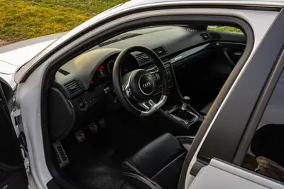 Audi RS4 Avant 4.2 V8 Quattro — Sportkombi légendaire, 420 ch, historique sans sinistre — dashboard