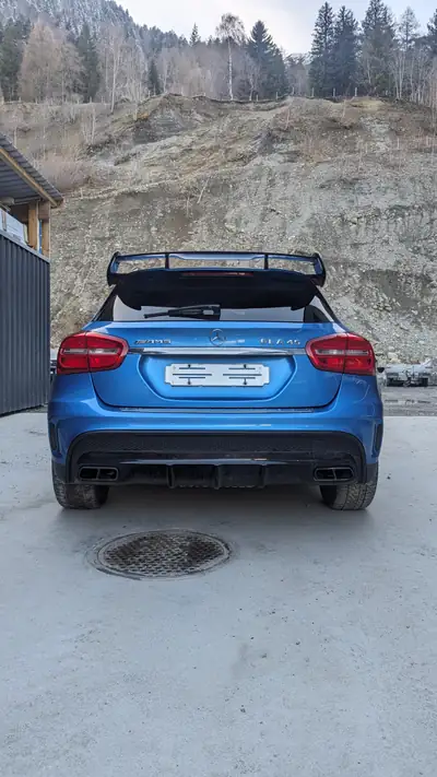 Mercedes-Benz GLA 45 AMG 4Matic — SUV haute performance, 381 ch dynamiques — Heckansicht