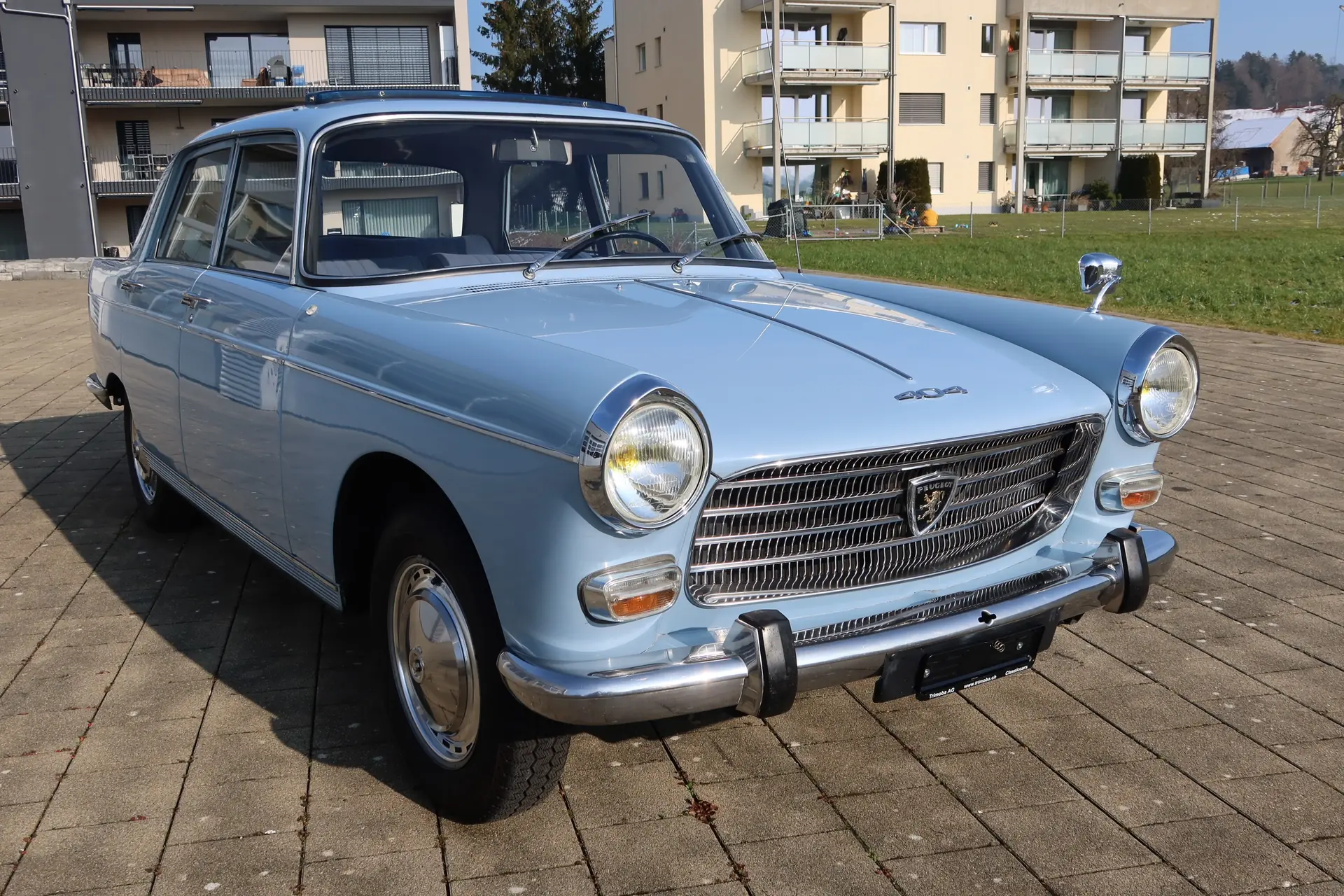 Peugeot 404 1966 — Berline de légende, véhicule de collection certifié