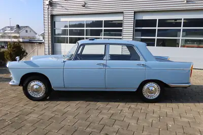Peugeot 404 1966 — Berline de légende, véhicule de collection certifié — intérieur