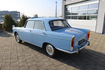 Peugeot 404 1966 — Berline de légende, véhicule de collection certifié — tableau de bord