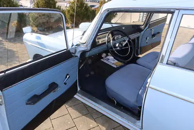 Peugeot 404 1966 — Berline de légende, véhicule de collection certifié — Miniature 9