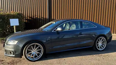 Audi S5 Coupé 4.2 FSI — V8 sportif 353 ch, échappement Milltek, sans accident — vista posteriore