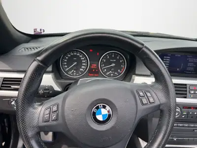 BMW 325i Cabriolet — Élégance décapotable, 218 ch dynamiques — Miniature 11