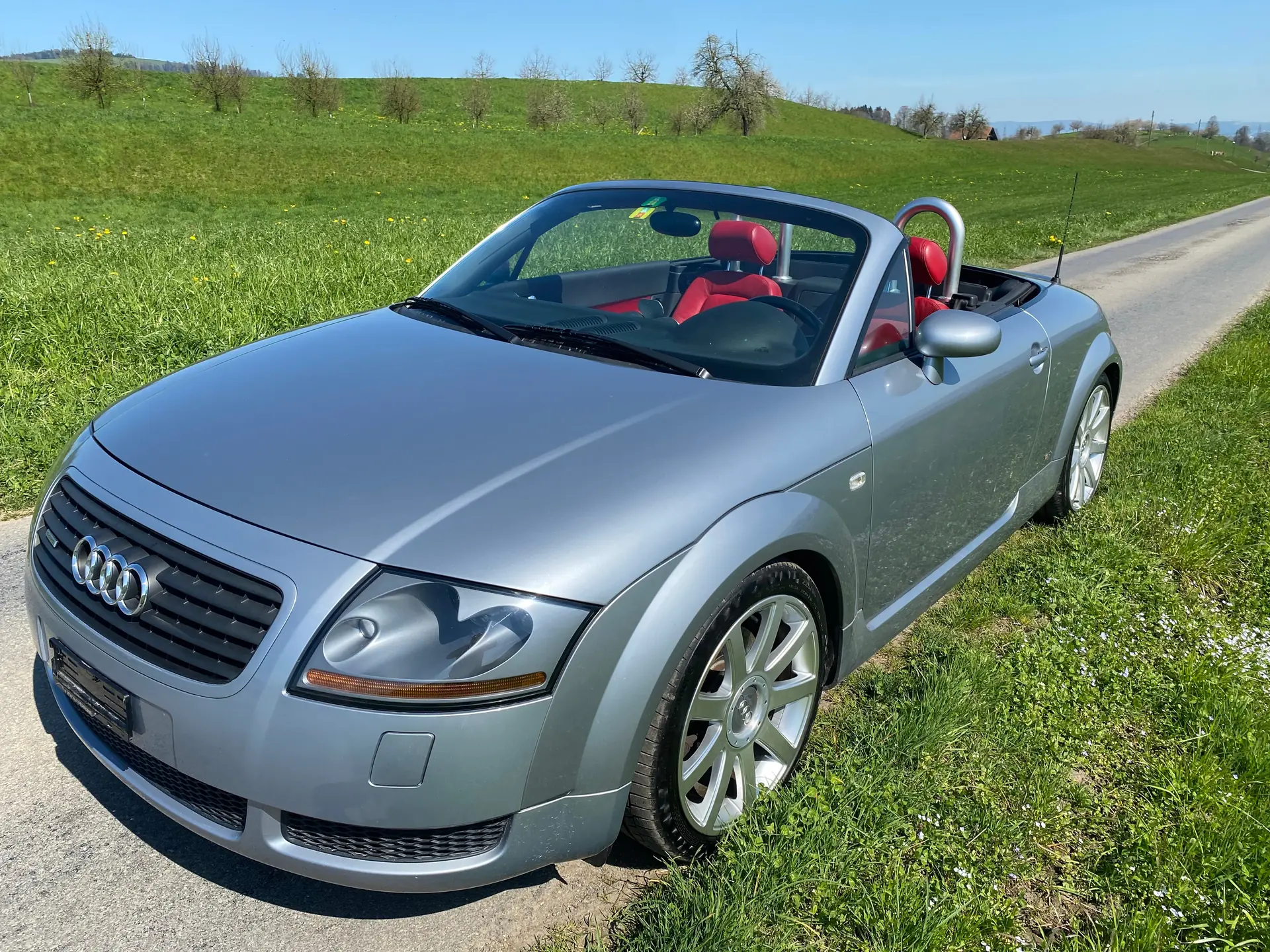 Audi TT Roadster 1.8 T quattro — Cabriolet sportif mythique, 225 ch dynamiques — vista esterna