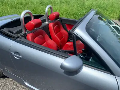 Audi TT Roadster 1.8 T quattro — Cabriolet sportif mythique, 225 ch dynamiques — interni