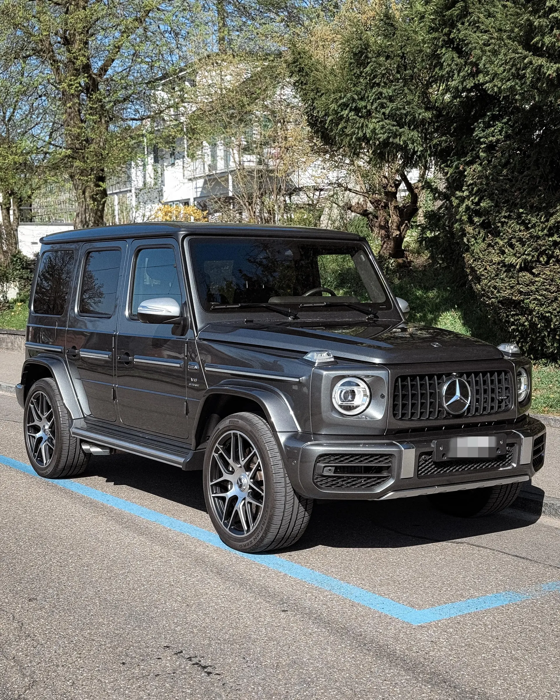 Mercedes-Benz G 63 AMG — Légende tout-terrain, 585 ch et seulement 19 900 km — vue extérieure