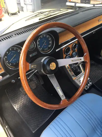 Alfa Romeo Giulia Nuova Super 1300 — Classique italien authentique de 1975 — côté