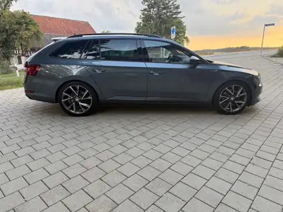 Skoda Superb Combi 2.0 TDi SportLine+ 4x4 — Monospace robuste, intégralement révisé — Heckansicht