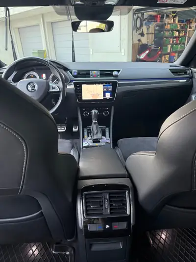 Skoda Superb Combi 2.0 TDi SportLine+ 4x4 — Monospace robuste, intégralement révisé — Detail