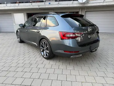 Skoda Superb Combi 2.0 TDi SportLine+ 4x4 — Monospace robuste, intégralement révisé — Armaturenbrett