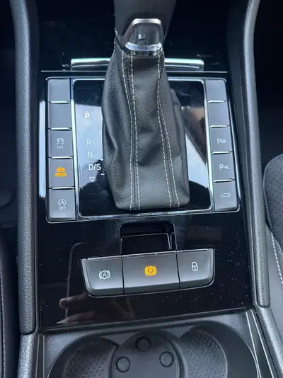 Skoda Superb Combi 2.0 TDi SportLine+ 4x4 — Monospace robuste, intégralement révisé — Miniatur 8