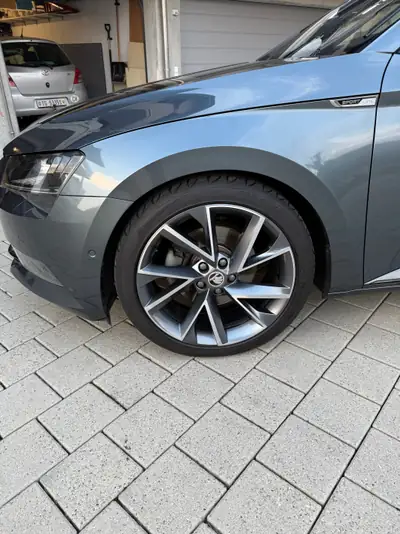 Skoda Superb Combi 2.0 TDi SportLine+ 4x4 — Monospace robuste, intégralement révisé — Miniatur 15