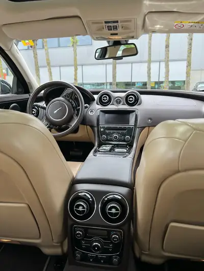 Jaguar XJ 3.0d V6 Premium Luxury — Berline de prestige, 99'000 km seulement — Armaturenbrett