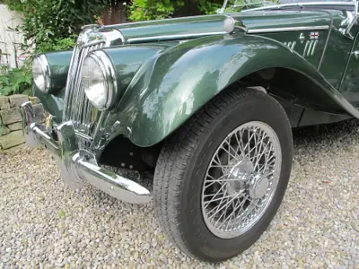 MG Midget TF 1954 — Roadster anglais vintage, charme rétro authentique — détail