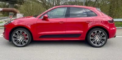 Porsche Macan GTS PDK — SUV sportif 360 ch, rouge éclatant, sans sinistre — Heckansicht