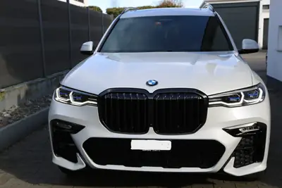 BMW X7 xDrive 48V 40i — SUV 7 places hybride, 52 500 km seulement — vue extérieure