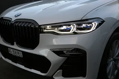 BMW X7 xDrive 48V 40i — SUV 7 places hybride, 52 500 km seulement — Miniature 9