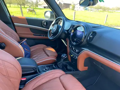 MINI Countryman Cooper SE Trafalgar ALL4 — Hybride rechargeable, 86'000 km, pneus neufs — dashboard