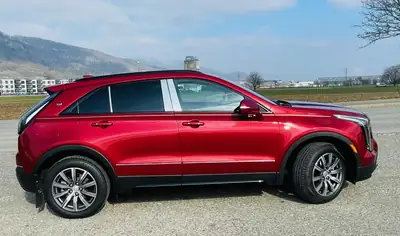 Cadillac XT4 350T Sport AWD — SUV premium américain, 33 000 km seulement — fianco
