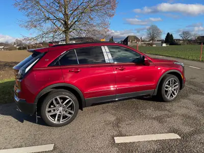 Cadillac XT4 350T Sport AWD — SUV premium américain, 33 000 km seulement — interni