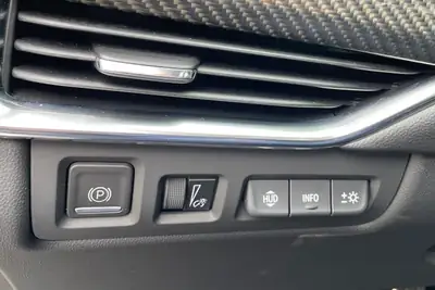 Cadillac XT4 350T Sport AWD — SUV premium américain, 33 000 km seulement — Miniatura 13