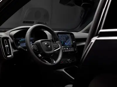 Volvo XC40 B4 MH Plus Dark 2024 — SUV hybride compact, état neuf avec garantie premium — dettaglio