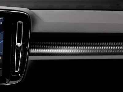 Volvo XC40 B4 MH Plus Dark 2024 — SUV hybride compact, état neuf avec garantie premium — Miniatura 7