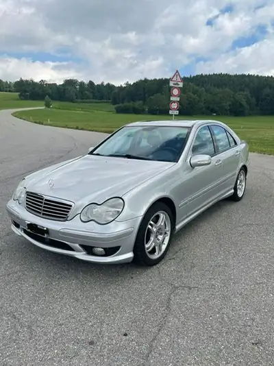 Mercedes-Benz C 32 AMG — Berline sportive 354 ch, automata performante — Außenansicht