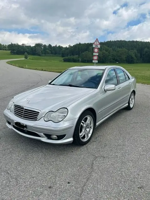 Mercedes-Benz C 32 AMG — Berline sportive 354 ch, automata performante — Außenansicht