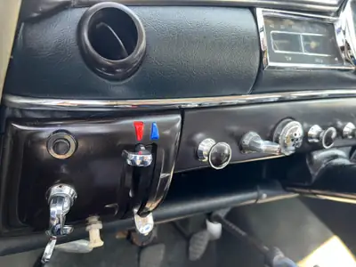 Mercedes-Benz 180D 1958 — Classique diesel authentique, immatriculé vétéran suisse — Miniature 8