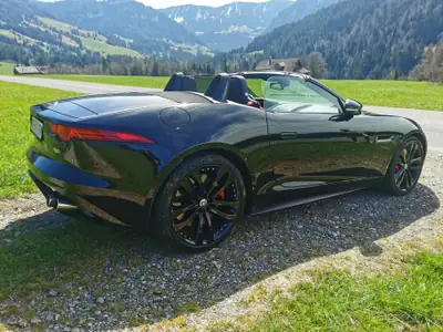Jaguar F-Type Convertible S 5.0 V8 — Moteur récemment révisé, sportivité britannique authentique — Heckansicht
