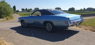 Oldsmobile 442 Cutlass Big Block 7.5L — Légende américaine des années 80, moteur colossal — intérieur