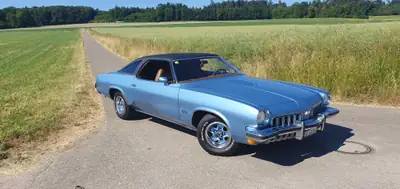 Oldsmobile 442 Cutlass Big Block 7.5L — Légende américaine des années 80, moteur colossal — tableau de bord