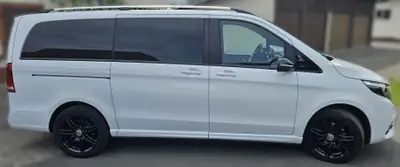 Mercedes-Benz V 300 d Swiss Edition — Monospace premium 4Matic, entretien gratuit jusqu'à 2033 — side view