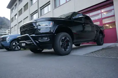 Dodge Ram 1500 Crew Cab Rebel Sport — Pick-up musclé 396 ch, 4x4, équipements premium — dettaglio