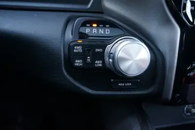 Dodge Ram 1500 Crew Cab Rebel Sport — Pick-up musclé 396 ch, 4x4, équipements premium — Miniatura 18