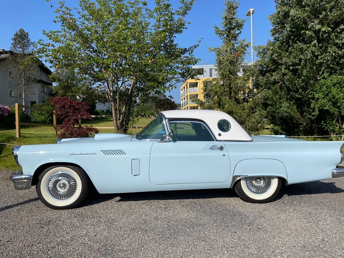 Ford Thunderbird 1957 — Cabriolet légendaire américain, 245 ch de pure nostalgie — vue extérieure