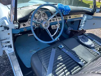 Ford Thunderbird 1957 — Cabriolet légendaire américain, 245 ch de pure nostalgie — intérieur