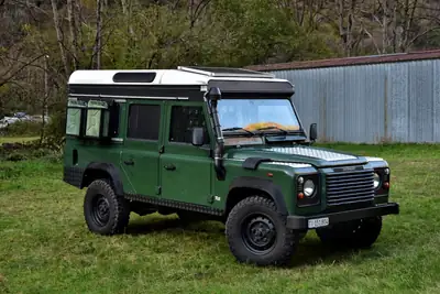 Land Rover Defender 110 SW — Légende du 4x4 utilitaire, fiable et robuste — Thumbnail 9