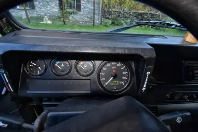 Land Rover Defender 110 SW — Légende du 4x4 utilitaire, fiable et robuste — Thumbnail 11
