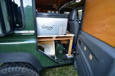 Land Rover Defender 110 SW — Légende du 4x4 utilitaire, fiable et robuste — Thumbnail 14