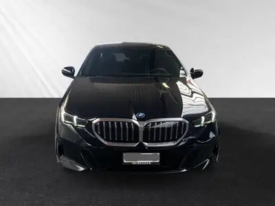 BMW 530e M Sport Steptronic — Berline hybride rechargeable, très faible kilométrage — Seitenansicht