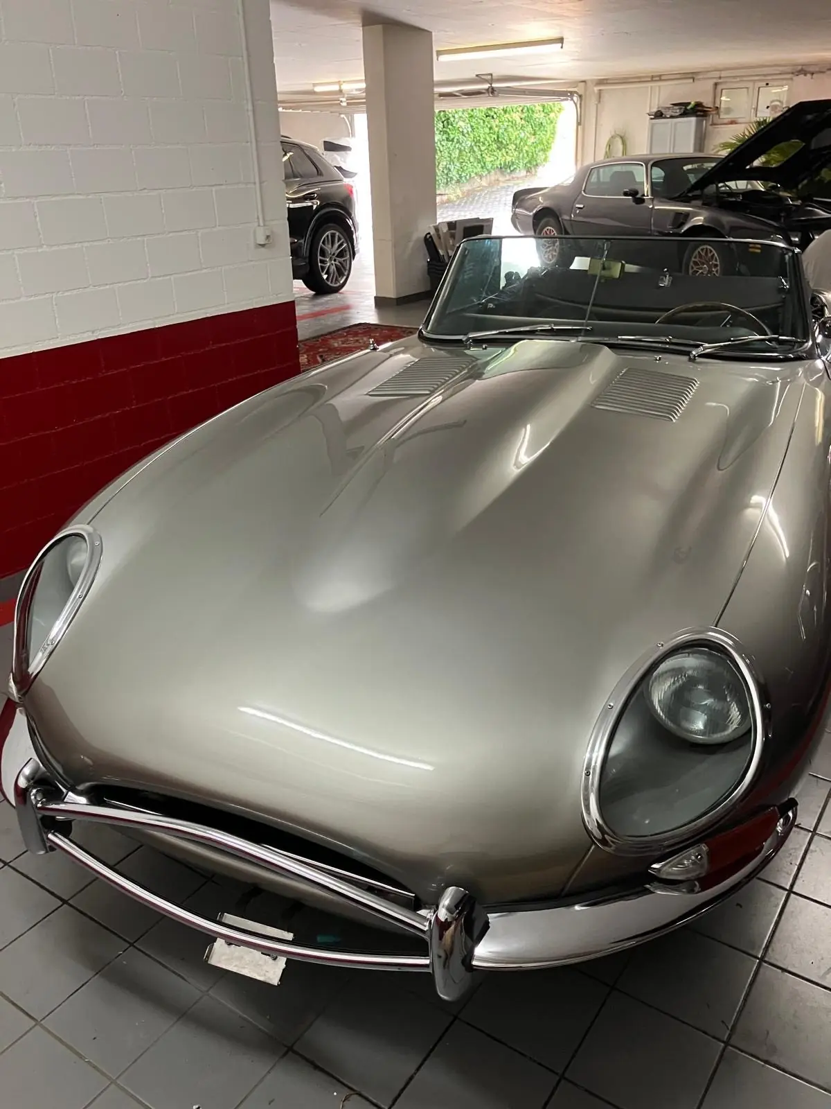 Jaguar E-Type 1964 — Cabriolet légendaire, 4'279 km, état exceptionnel — Außenansicht
